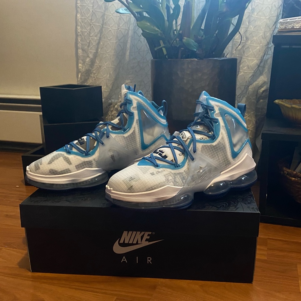 Lebron XIX Space Jam Sneakers